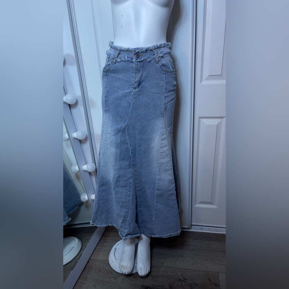 Women's Frayed Hem Denim Maxi Skirt